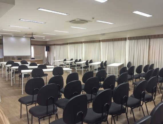 Espaço preparado para encontro corporativo